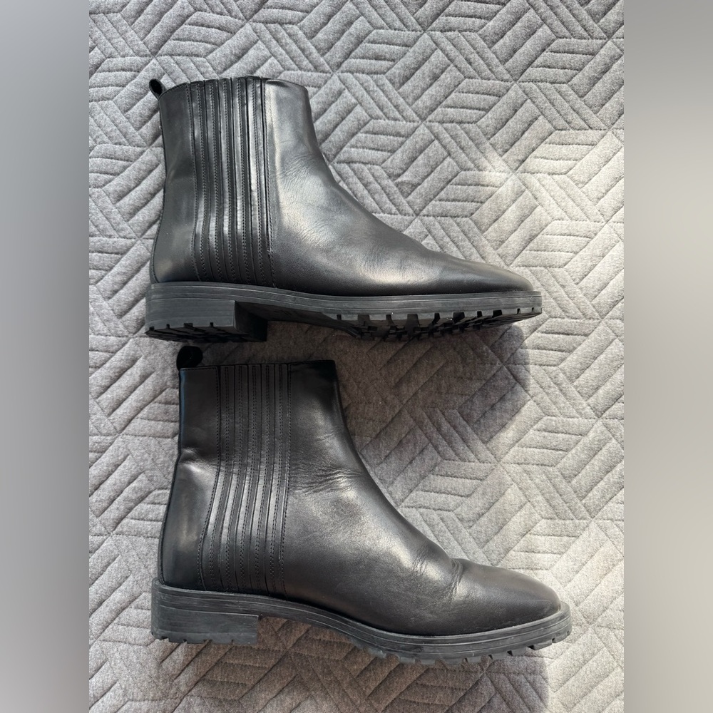 Massimo Dutti Leather ankle boots a with real fur inside